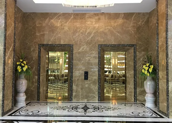 ホテル Elegant Airport 5*