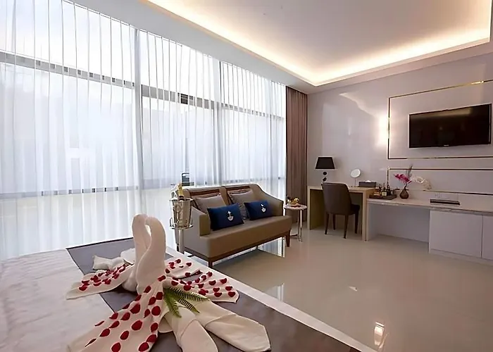 Elegant Airport 5*